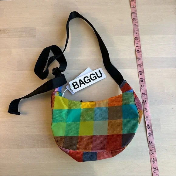 New BAGGU Small Nylon Crescent Bag in Madras - Picture 7 of 8
